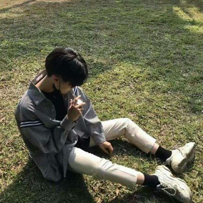 帅哥宋威龙蓝色系清爽写真图片图片