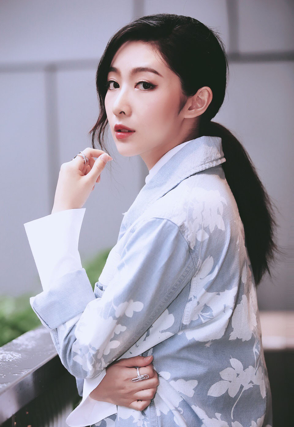高清钟祺图片钟祺户外甜美写真图片