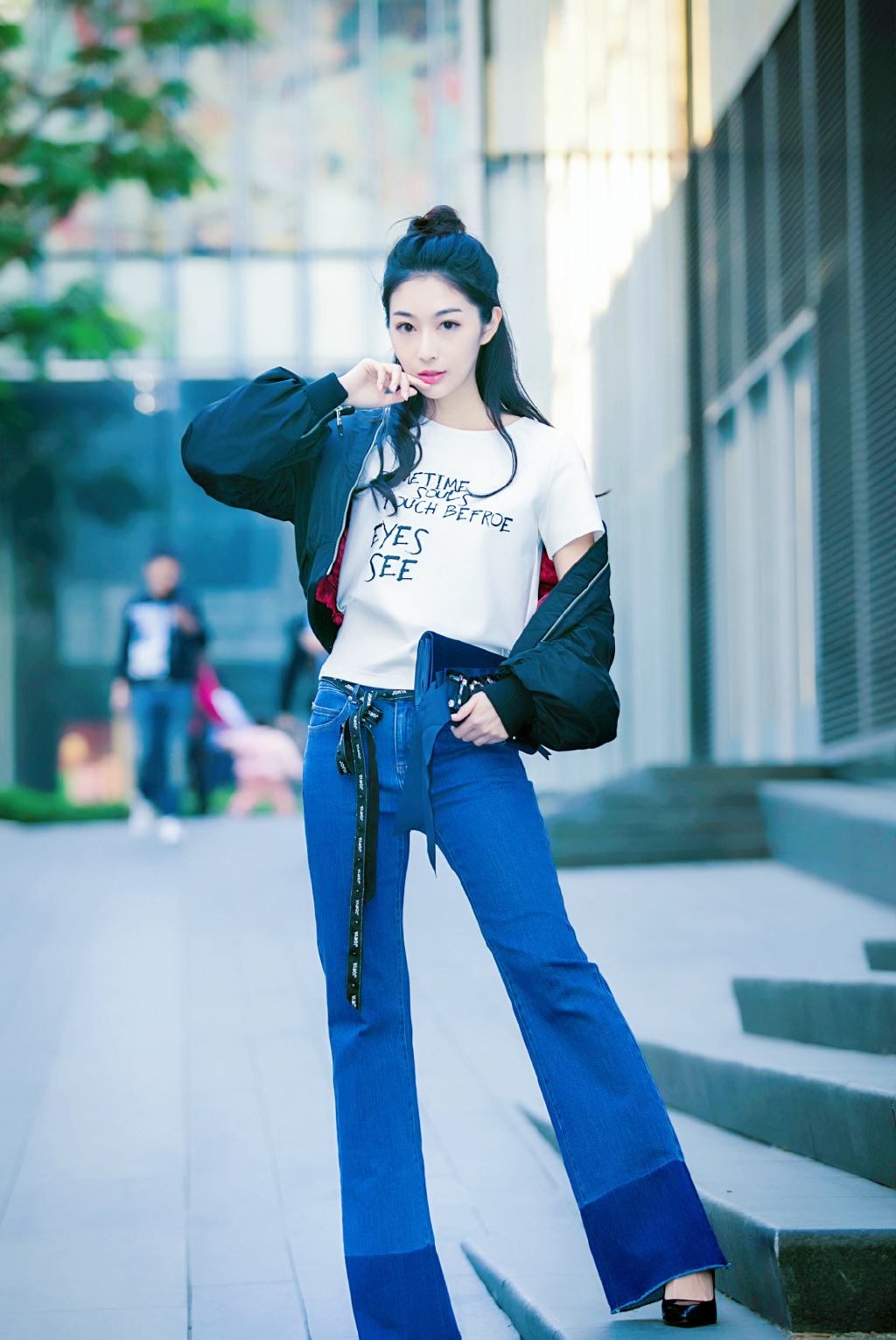 钟祺图片 钟祺清新性感午后户外写真图片