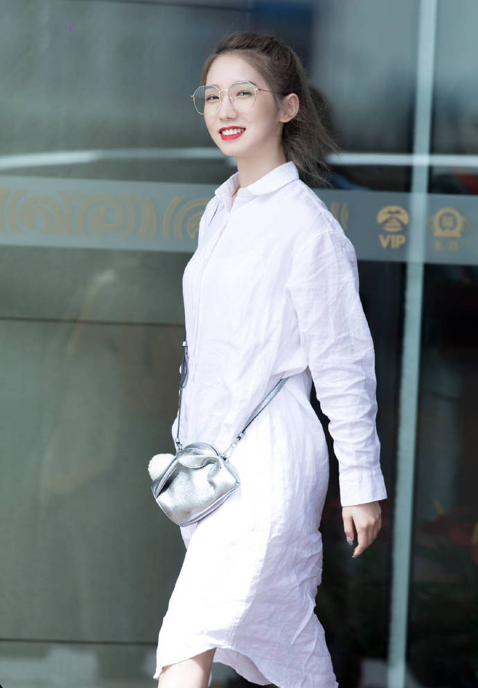 高清女明星孟美岐性感饭拍写真图片图片