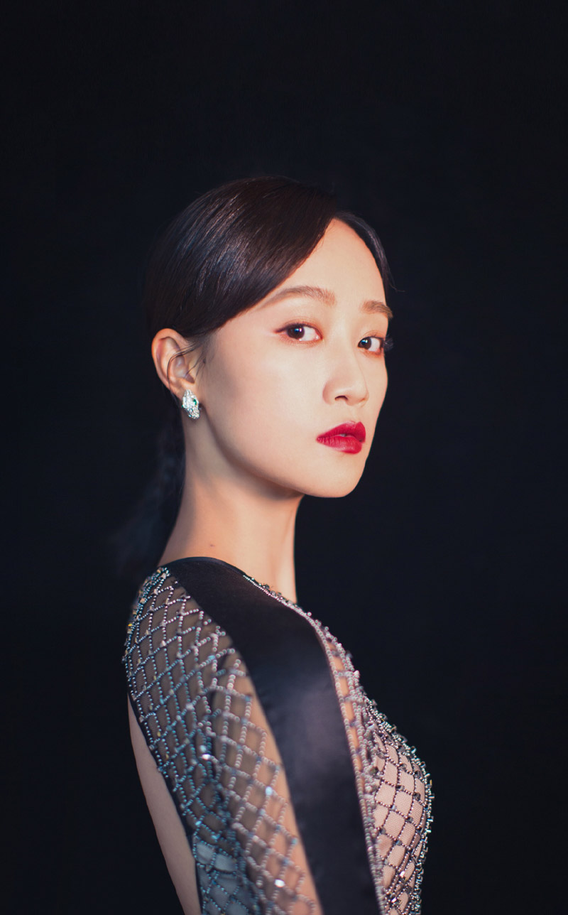 蓝盈莹图片