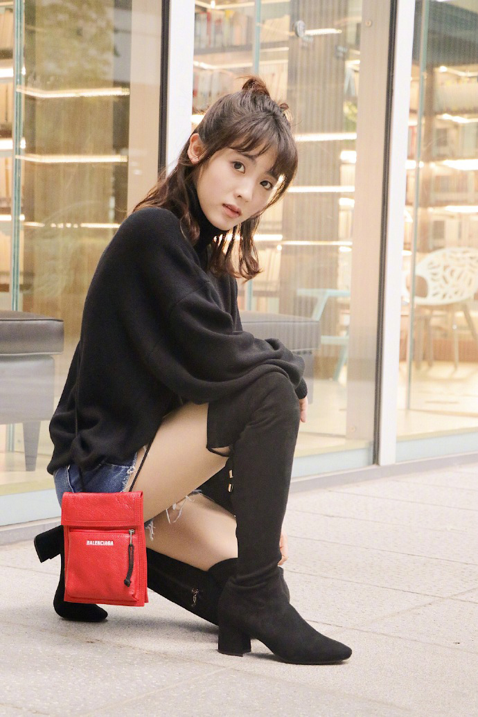 高清中国内地北京朝阳女演员邢菲妩媚动人写真桌面壁纸图片 高清中国内地北京朝阳女演员邢菲妩媚动人写真桌面壁纸图片