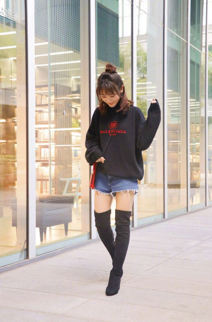 高清中国内地北京朝阳女演员邢菲妩媚动人写真桌面壁纸图片 高清中国内地北京朝阳女演员邢菲妩媚动人写真桌面壁纸图片