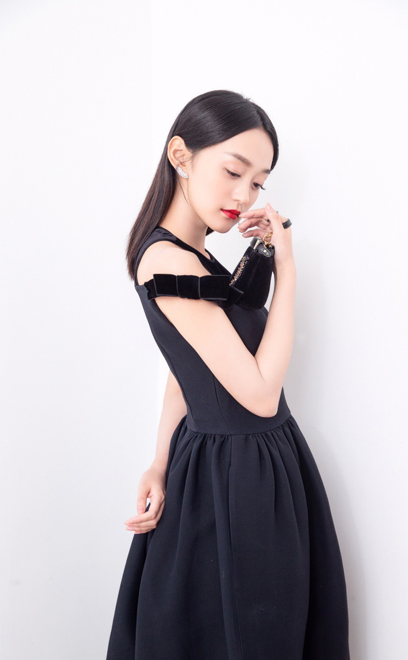 高清中国内地女演员平面模特何泓姗唯美婚纱写真图片图片