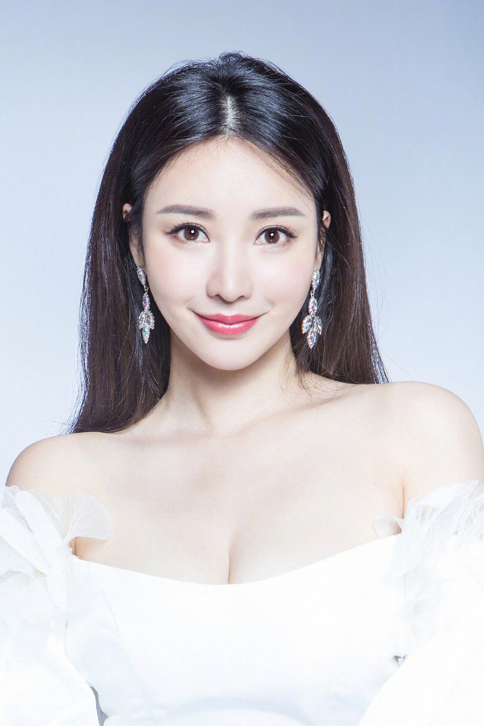 中国内地湖南衡阳女演员柳岩写真电脑桌面壁纸之网络美女图片