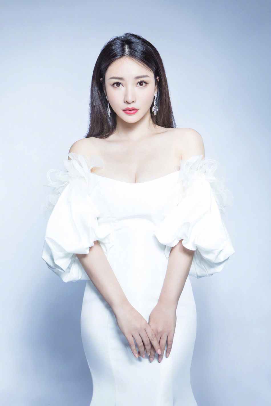中国内地湖南衡阳女演员柳岩写真电脑桌面壁纸之网络美女图片