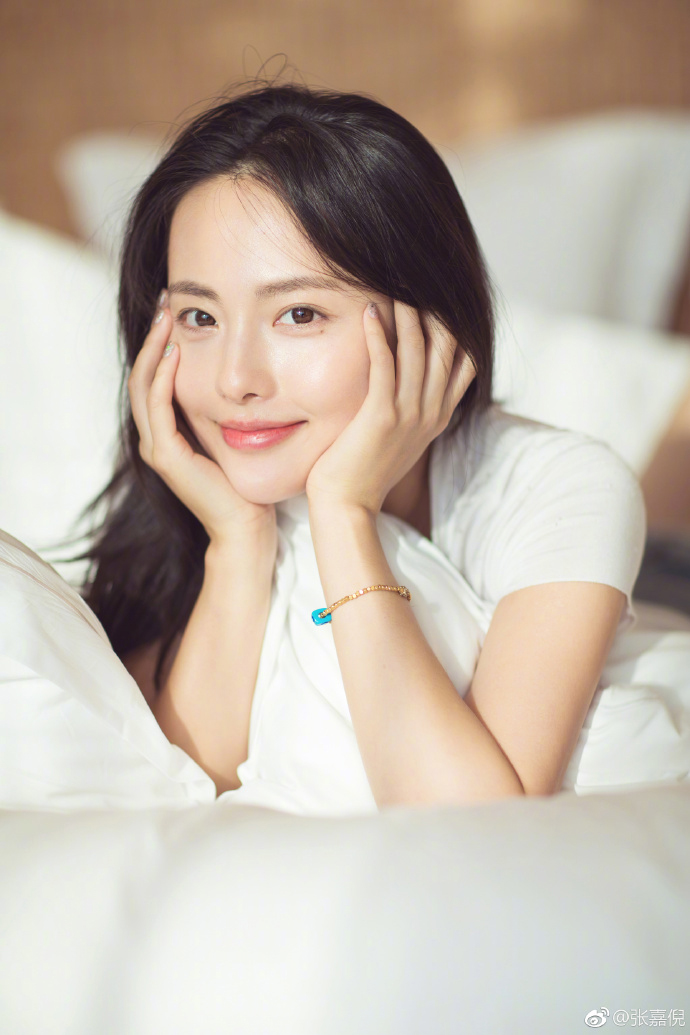 张嘉倪图片：早春清爽甜美很养眼图片