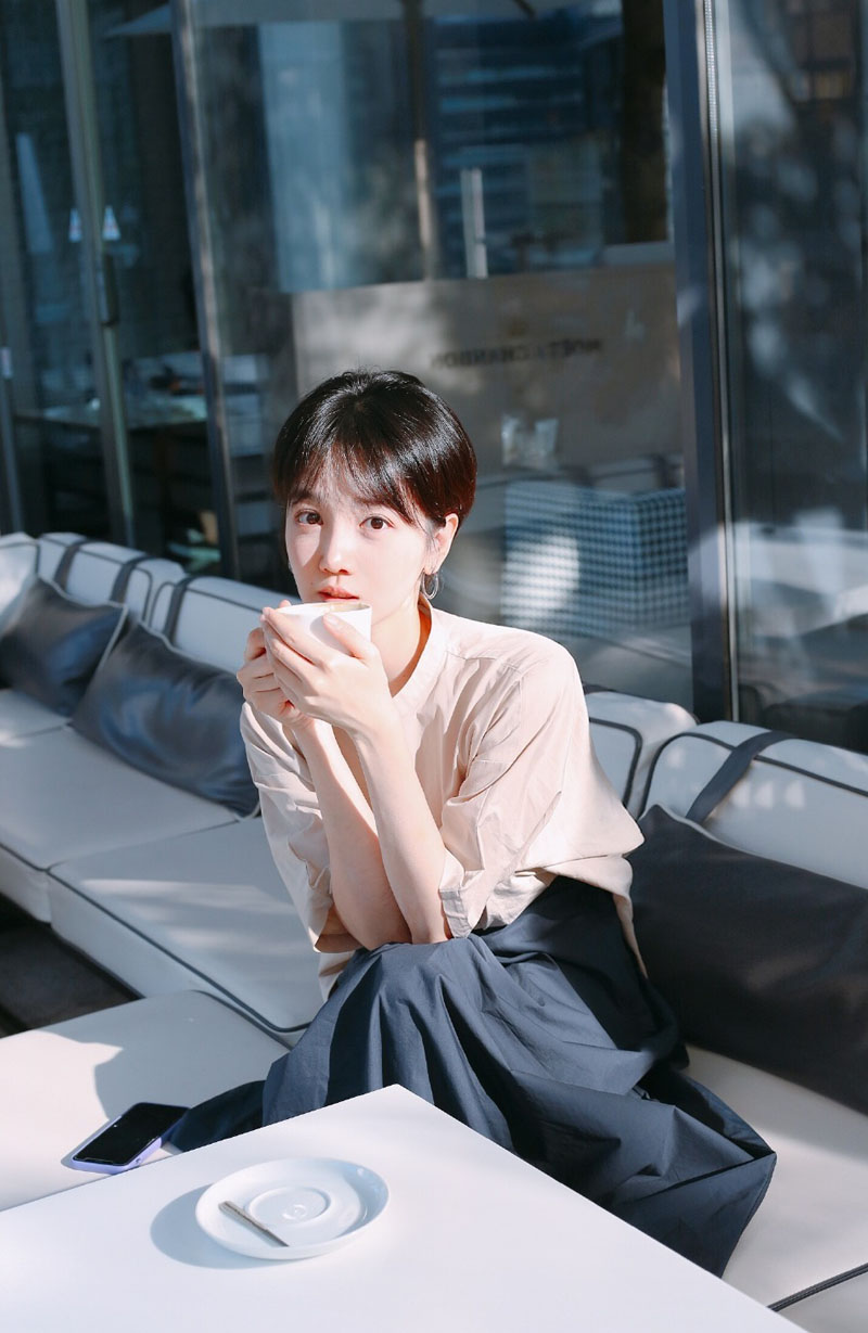 内地吉林女演员陈小纭珍珠黑丝绒裙日历壁纸图片