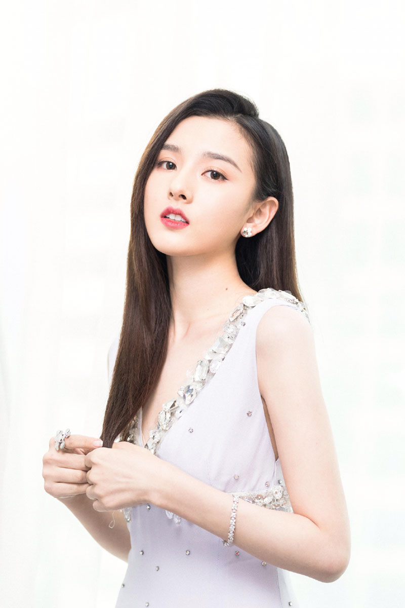 中国北京当代95后女演员宋祖儿民族风高清桌面壁纸图片 中国北京当代95后女演员宋祖儿民族风高清桌面壁纸图片