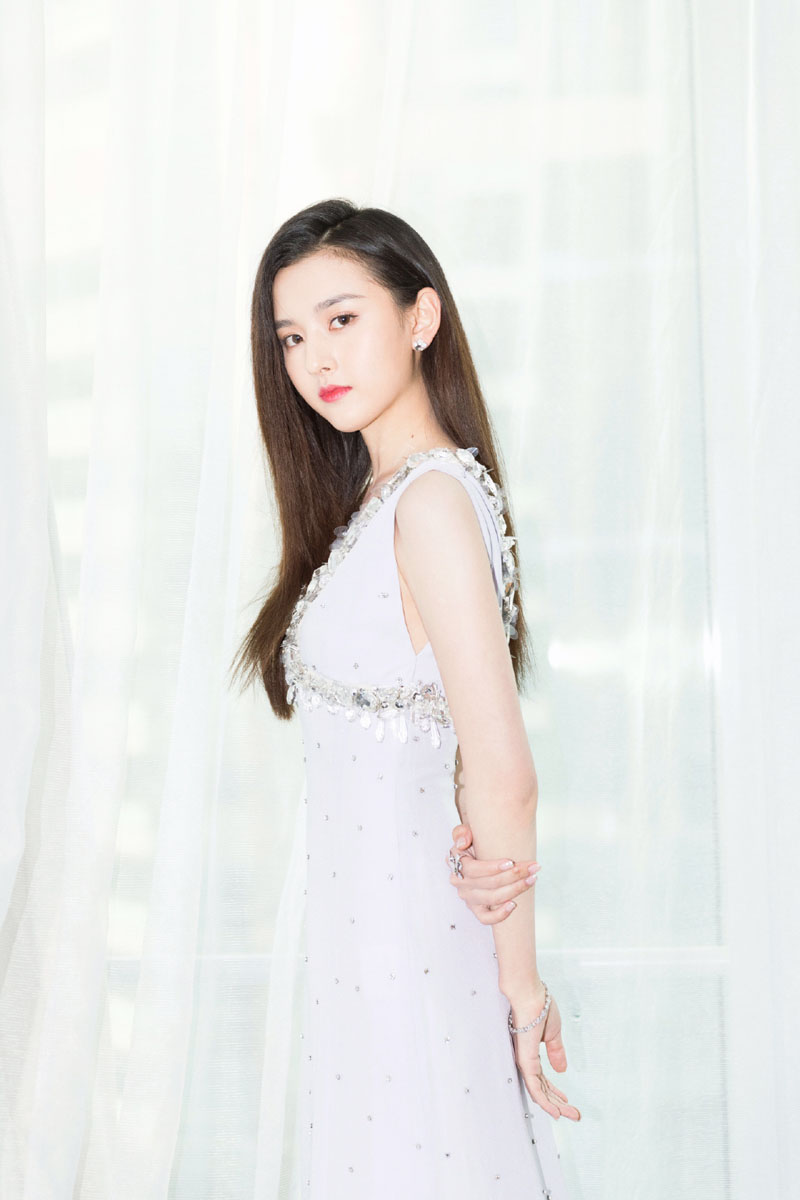 中国北京当代95后女演员宋祖儿民族风高清桌面壁纸图片 中国北京当代95后女演员宋祖儿民族风高清桌面壁纸图片