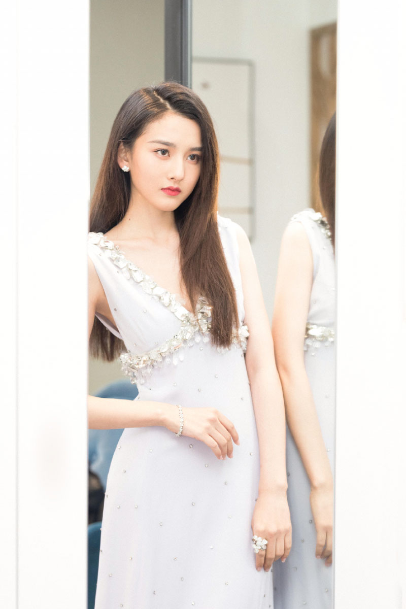 中国北京当代95后女演员宋祖儿清新甜美写真桌面壁纸图片 中国北京当代95后女演员宋祖儿清新甜美写真桌面壁纸图片