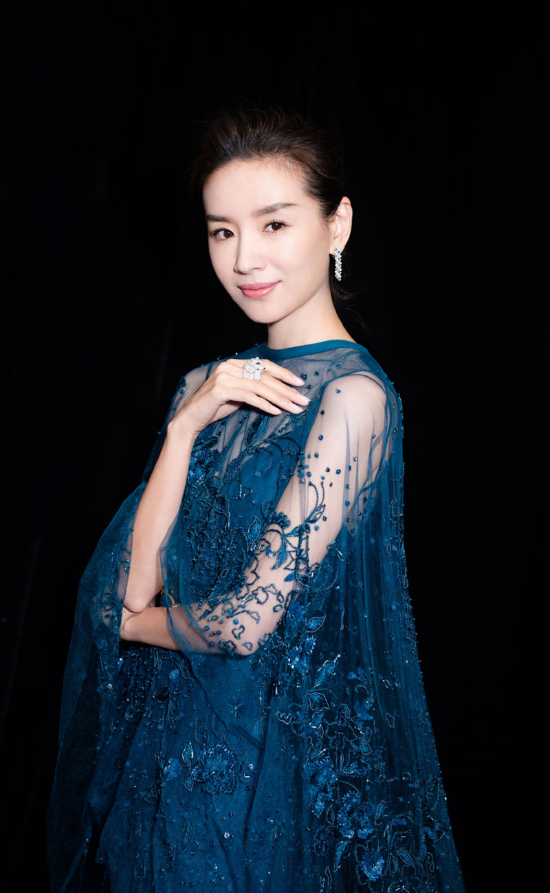 董洁黑白文艺范时尚写真大片图片