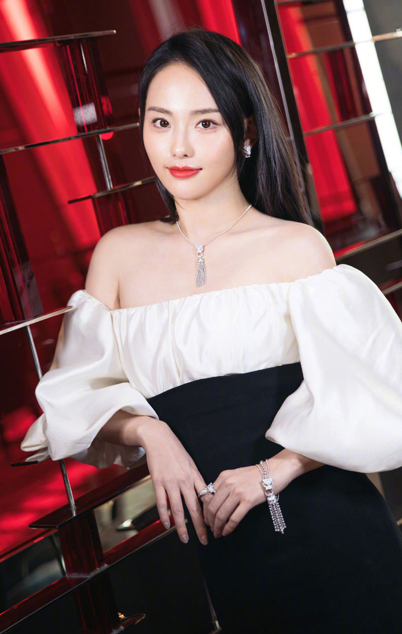 张嘉倪性感露背透视裙妩媚写真图片图片