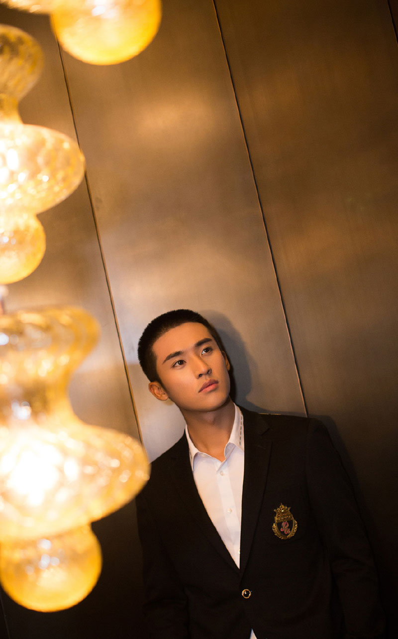 高清辽宁省沈阳男明星张赫简约利落帅气活动照图片图片