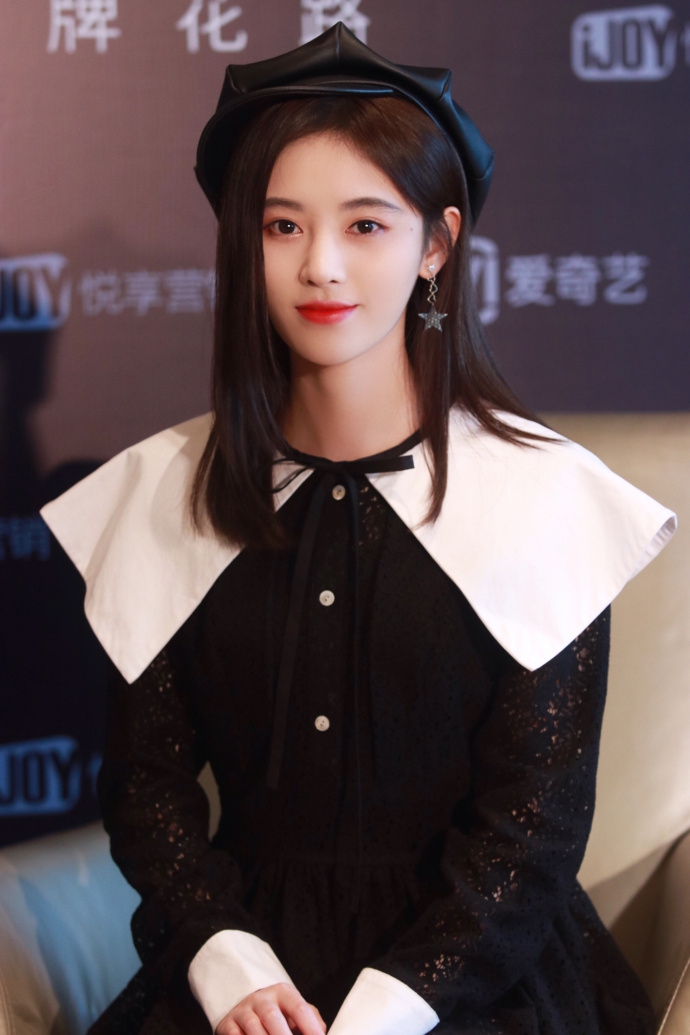 鞠婧祎图片