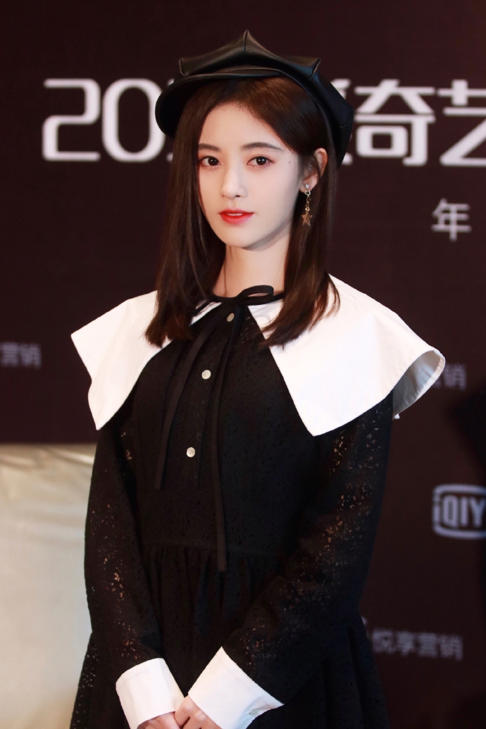 鞠婧祎图片