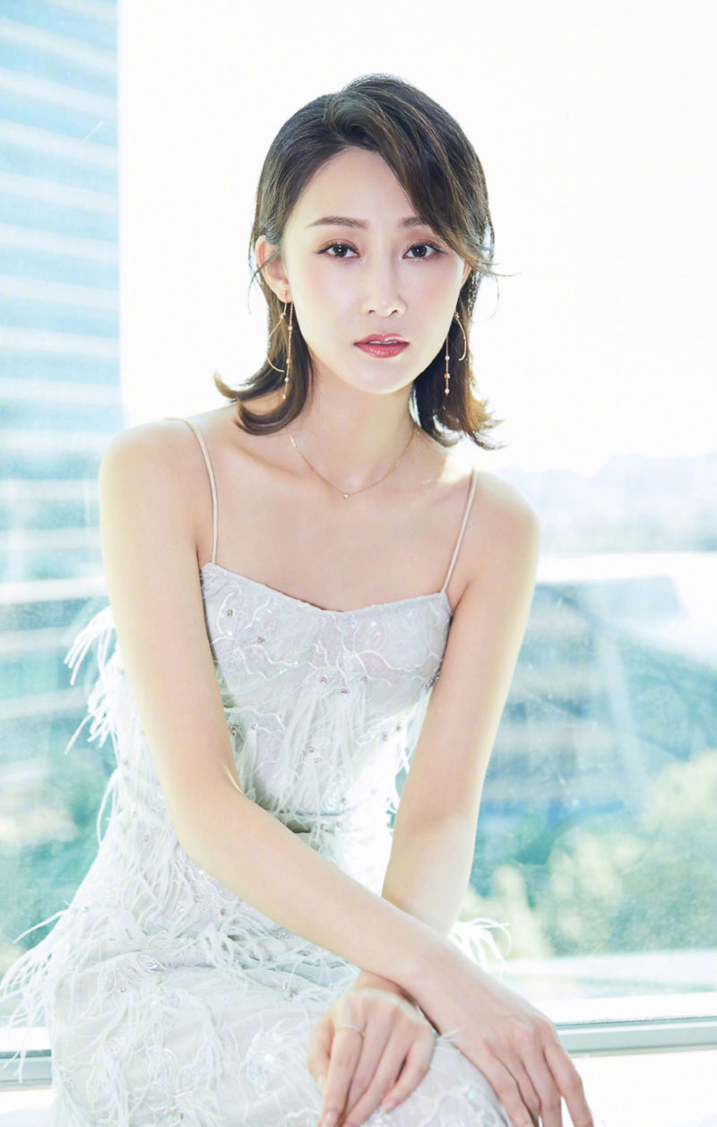 中国内地辽宁省大连女演员林鹏休闲率性时尚街拍图片图片 中国内地辽宁省大连女演员林鹏休闲率性时尚街拍图片图片