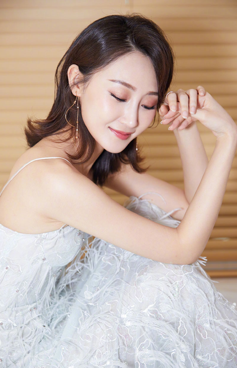 中国内地辽宁省大连女演员林鹏休闲率性时尚街拍图片图片 中国内地辽宁省大连女演员林鹏休闲率性时尚街拍图片图片