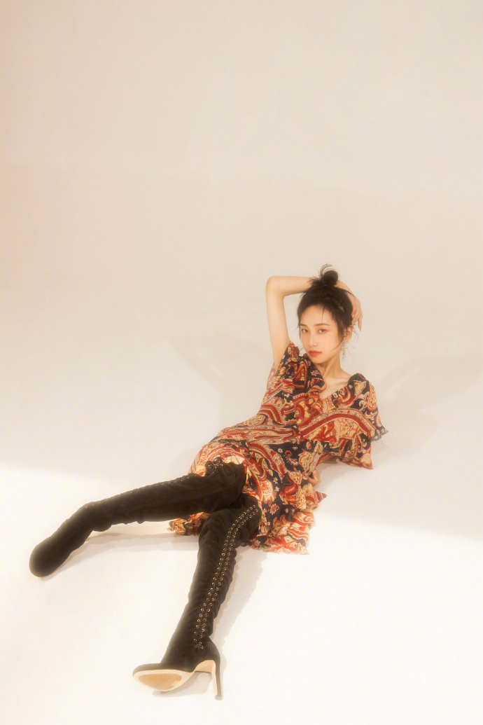 高清中国内地女演员美女姜梓新休闲率性写真图片图片