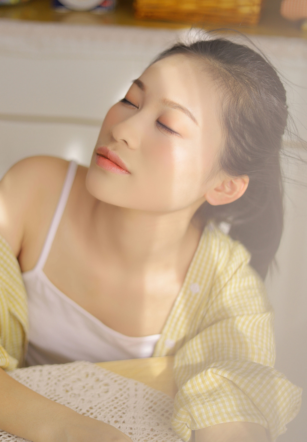 中国内地河北女演员冯文娟西装帅气性感写真图片