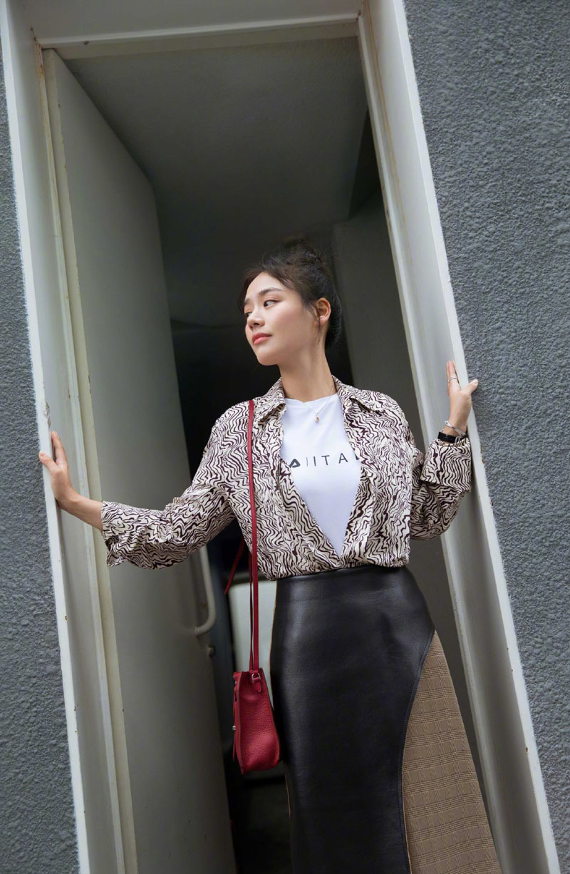 大陆内地安徽省蚌埠女演员马思纯微博之夜优雅干练写真图片图片