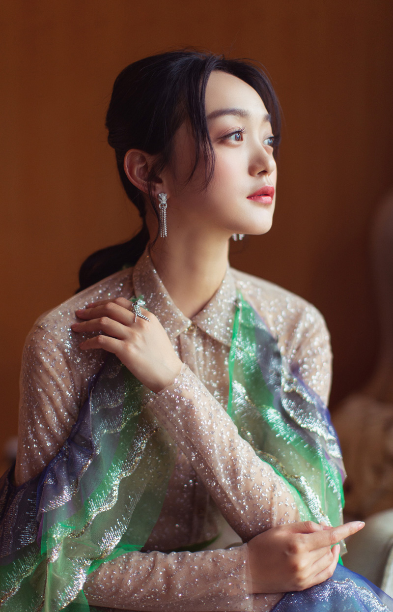 高清中国内地女演员平面模特何泓姗唯美婚纱写真图片图片