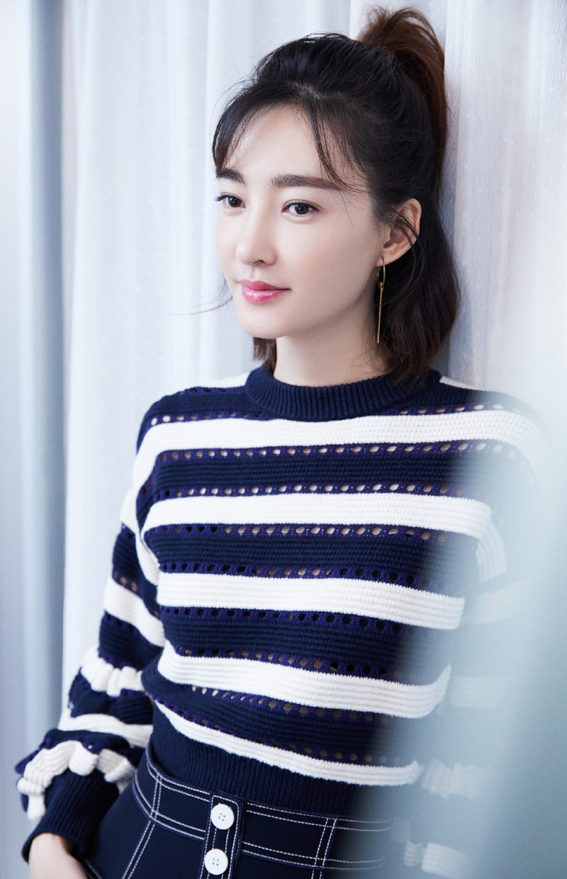 王丽坤全新创意写真图片 优雅清新甜美时尚图片
