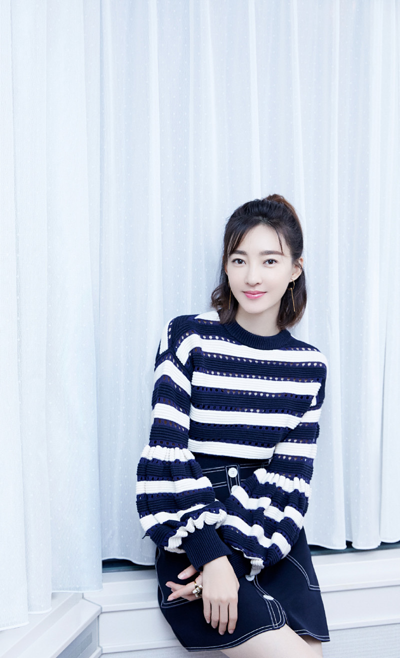 王丽坤全新创意写真图片 优雅清新甜美时尚图片