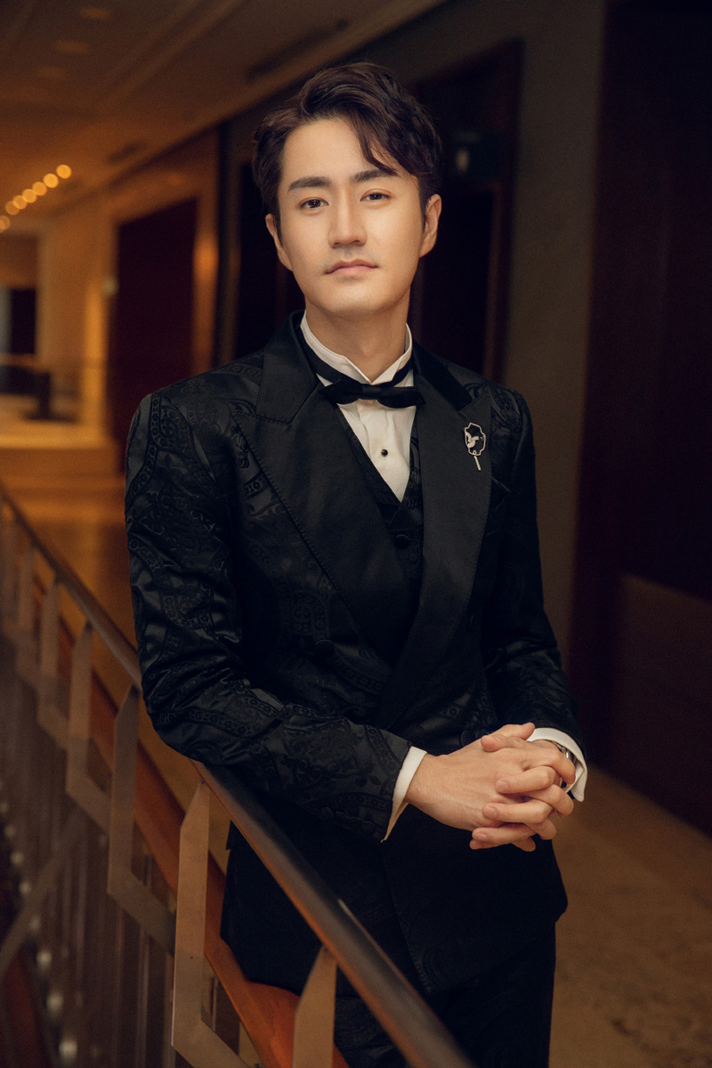 大陆北京人艺男演员杨玏帅气西装写真图片图片