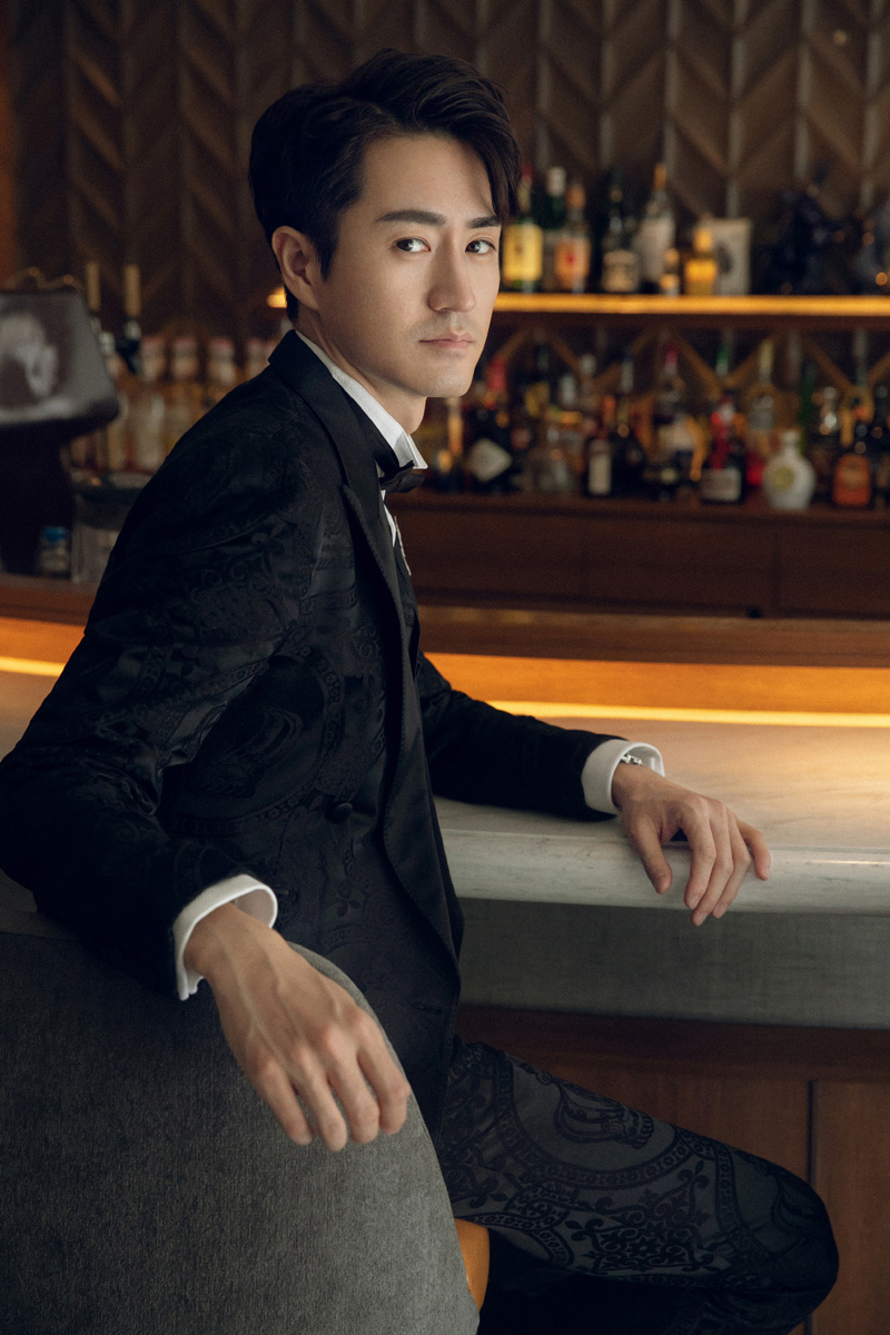 大陆北京人艺男演员杨玏帅气西装写真图片图片