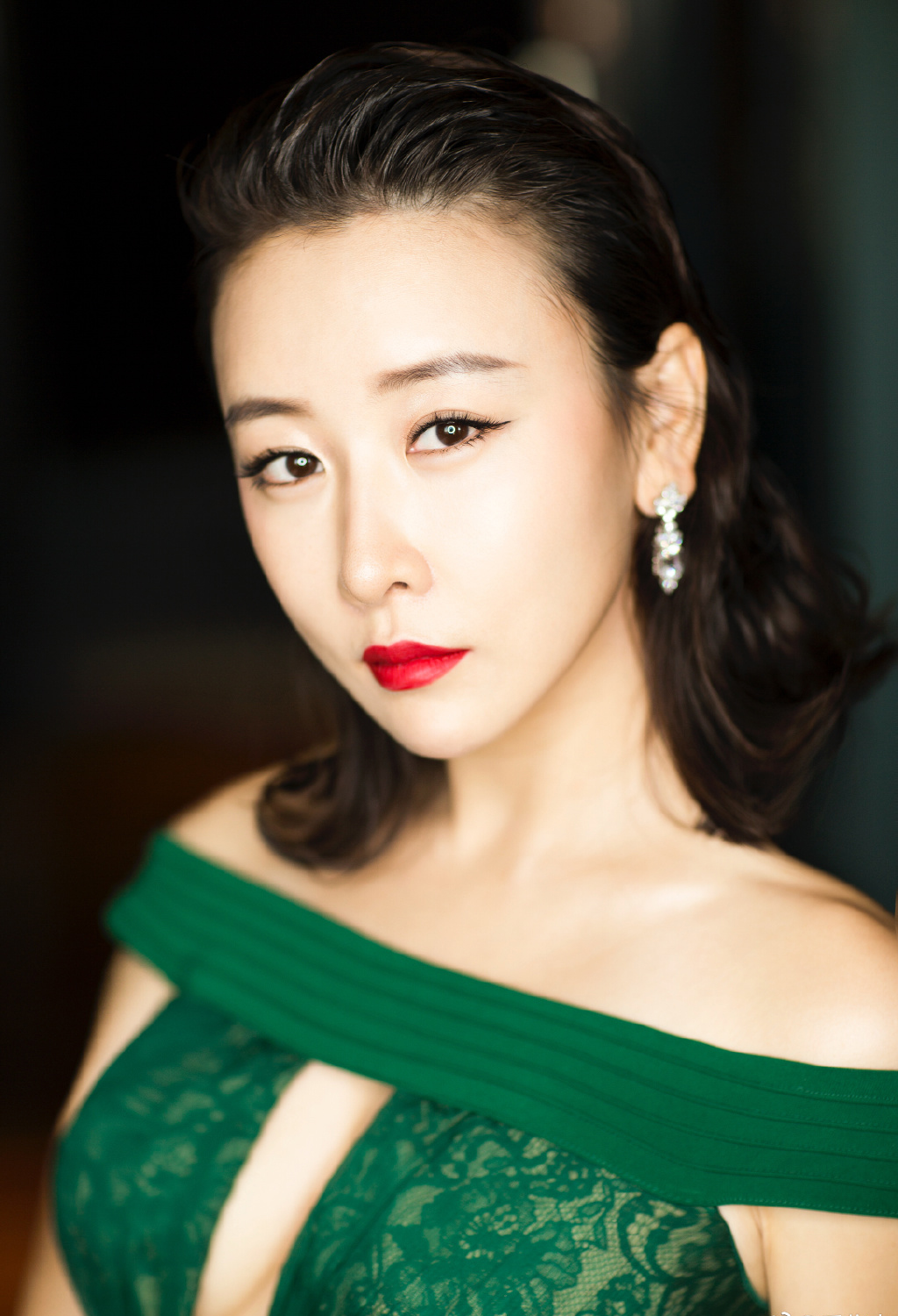 毛俊杰图片 毛俊杰深V蕾丝诱惑性感写真图片