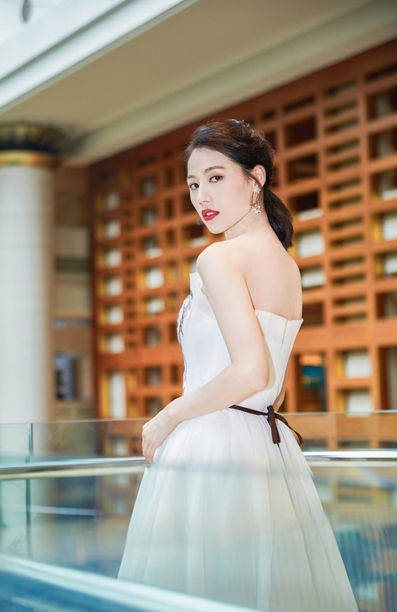 中国内地浙江临安女演员董琦淡雅脱俗图片图片