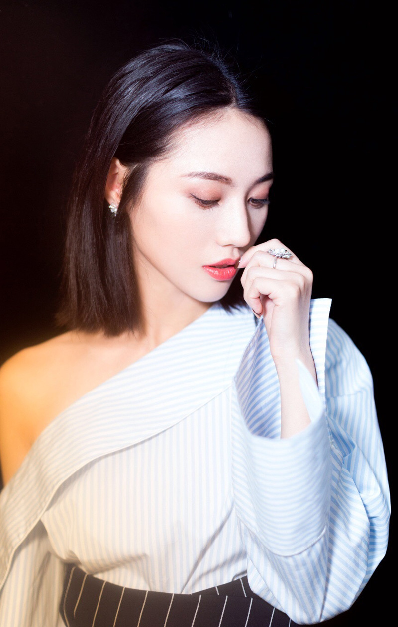 中国内地浙江临安女演员董琦干练靓丽时尚写真图片图片