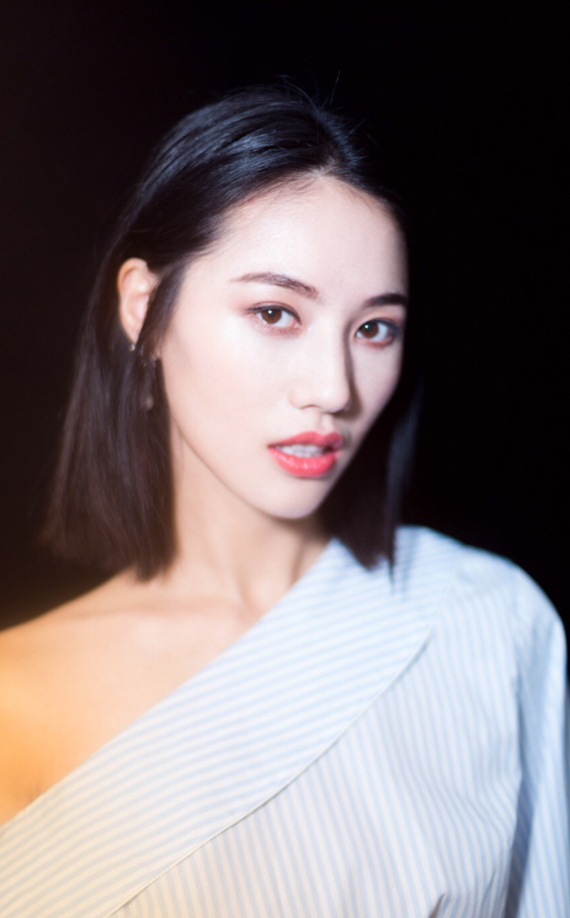 中国内地浙江临安女演员董琦干练靓丽时尚写真图片图片