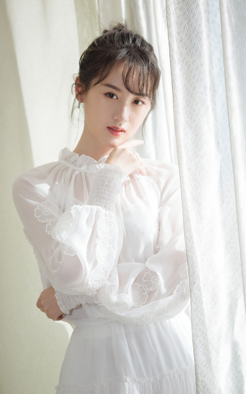 主持人李湘写真图片：清新淡雅宛若仙子图片