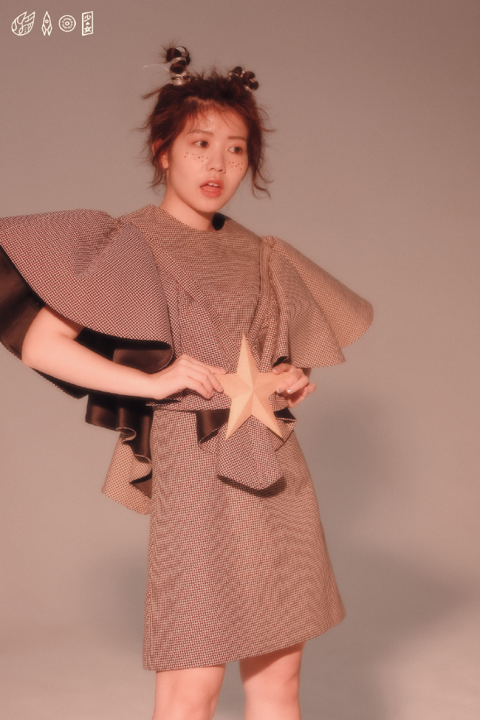 高清广东深圳女星火箭少女101赖美云写真花絮图片图片