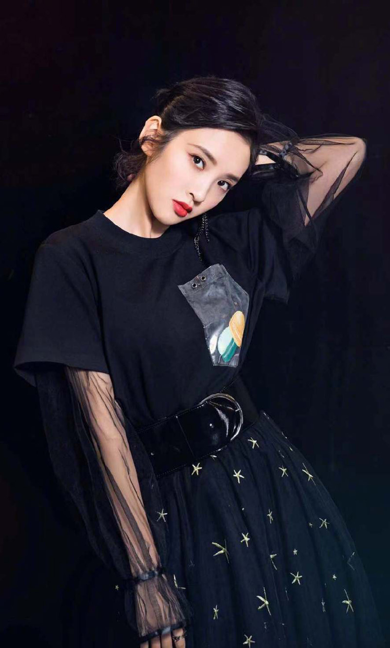 高清中国内地四川女演员唐艺昕上海电影节优雅写真图片图片 高清中国内地四川女演员唐艺昕上海电影节优雅写真图片图片