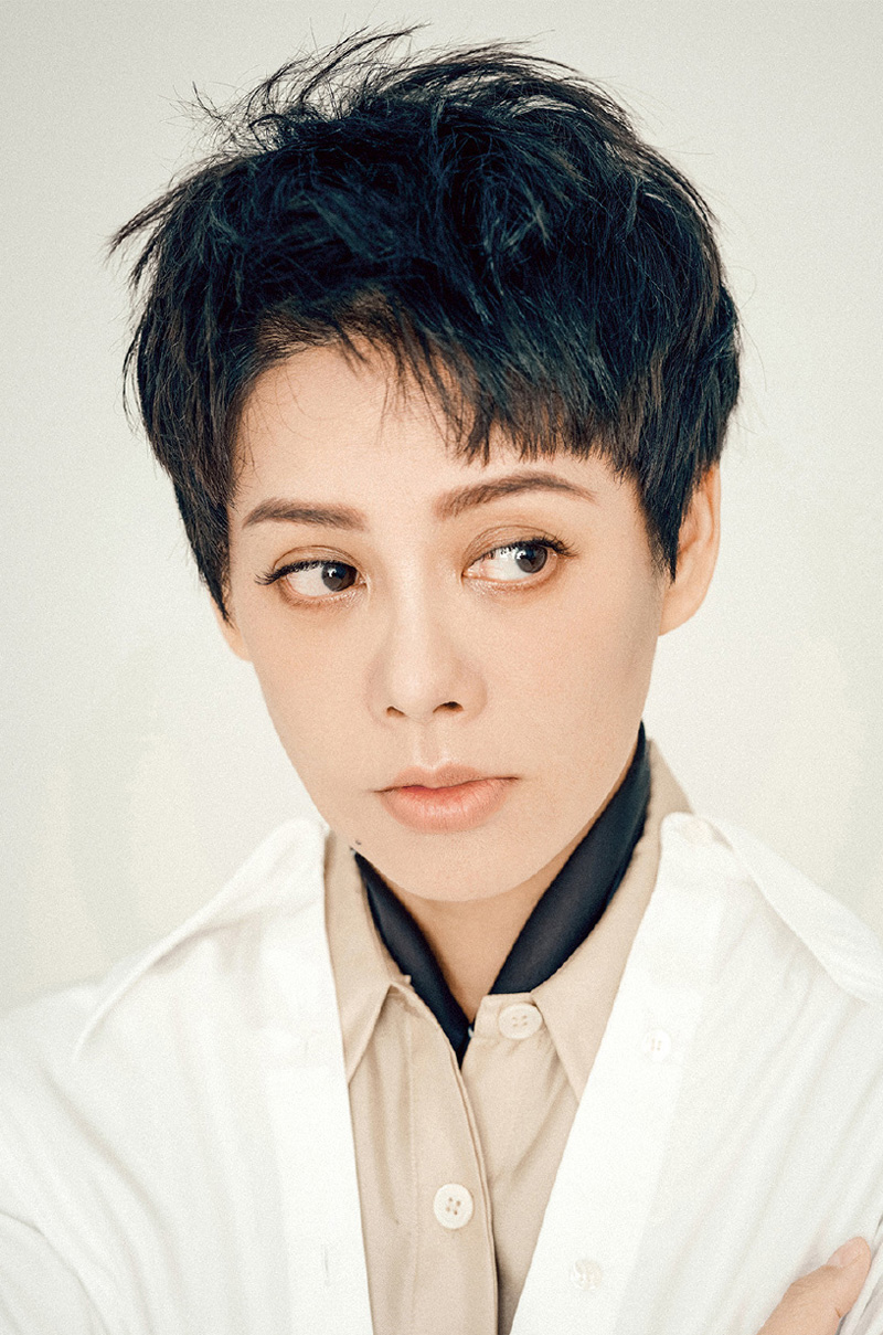 高清中国内地贵州省贵阳女演员可爱呆萌花季少女游乐场清新阳光宁静写真图片图片