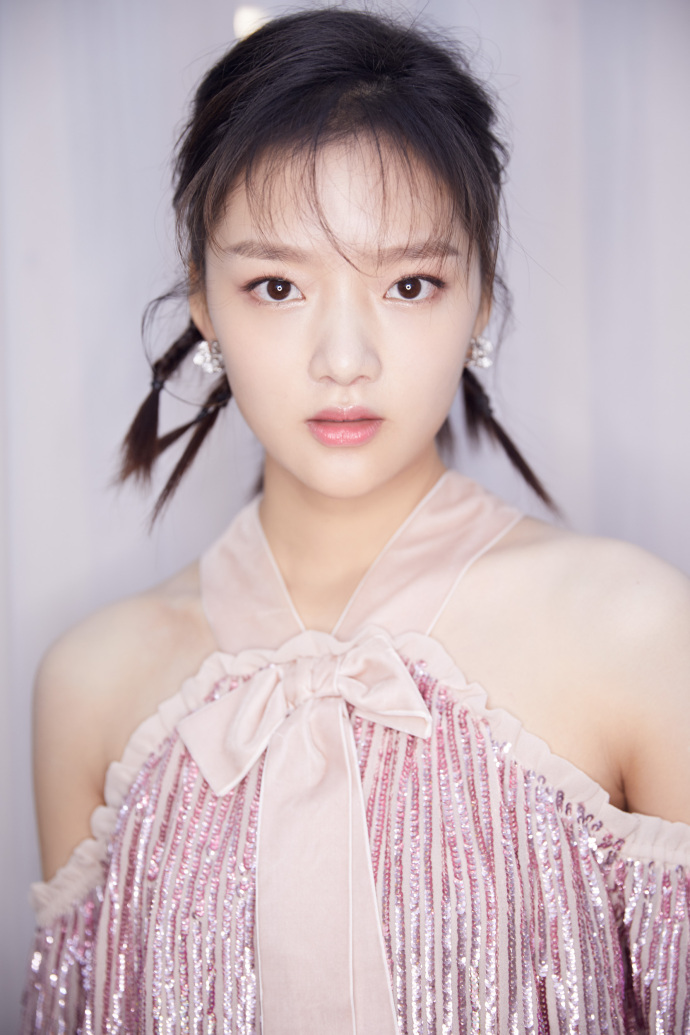 高清性感湖南美女任敏章鱼辫俏皮写真图片图片