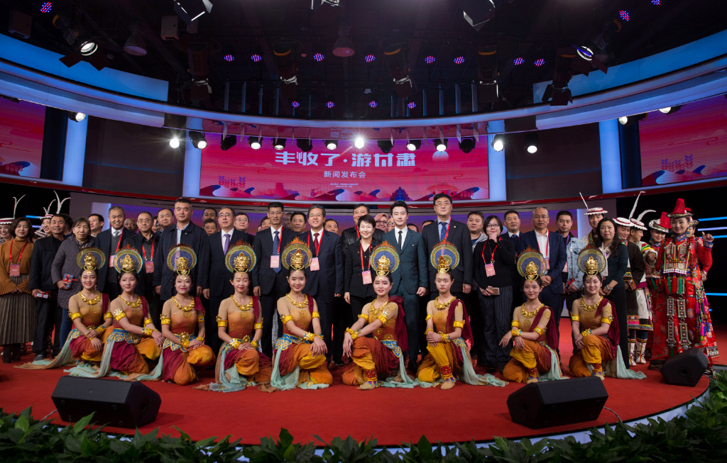 黄轩复古绅士范时尚杂志写真大片图片