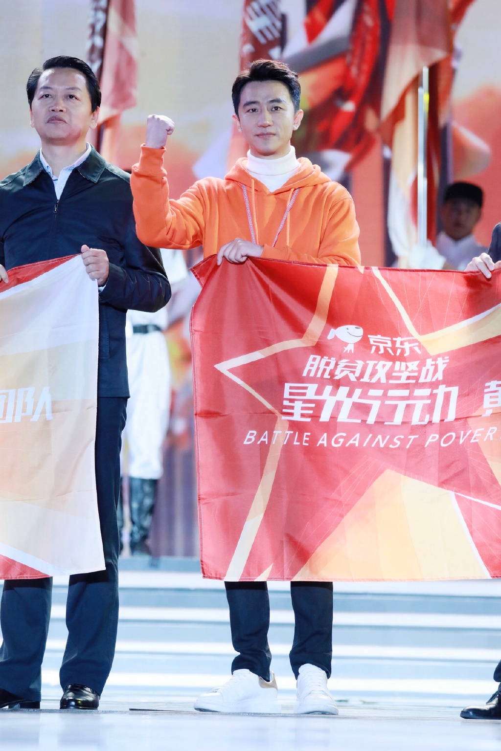 黄轩图片 黄轩深色西服儒雅帅气图片图片