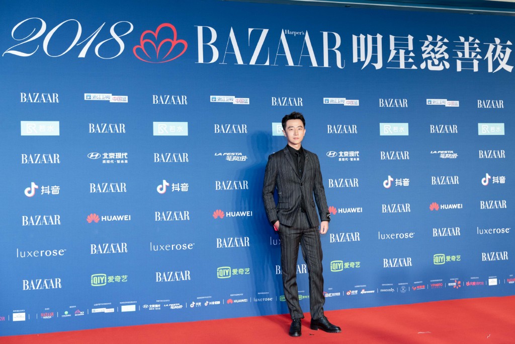 黄轩白马王子高清图片图片