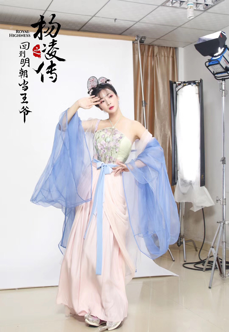 中国内地湖南衡阳女演员柳岩写真电脑桌面壁纸之网络美女图片