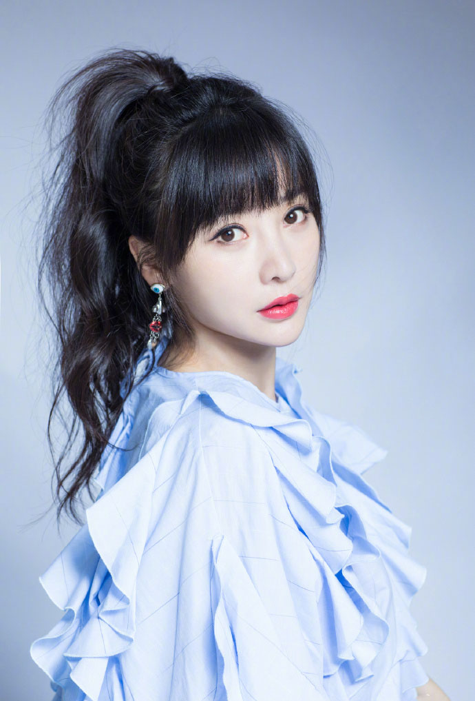 中国内地湖南衡阳女演员柳岩写真电脑桌面壁纸之网络美女图片