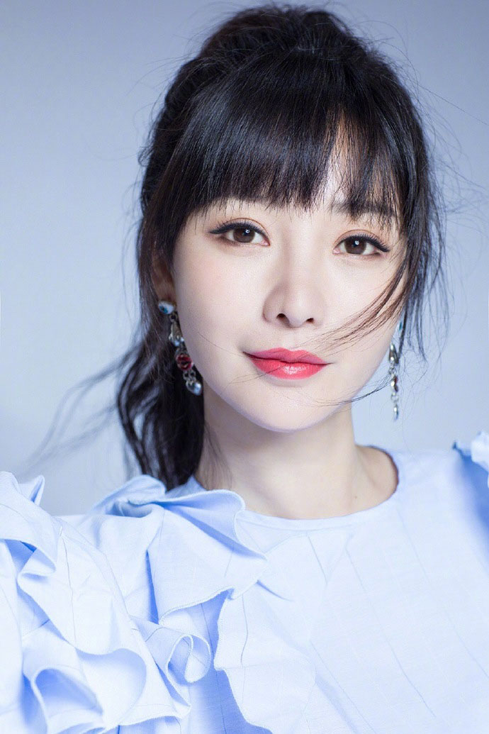 中国内地湖南衡阳女演员柳岩写真电脑桌面壁纸之网络美女图片