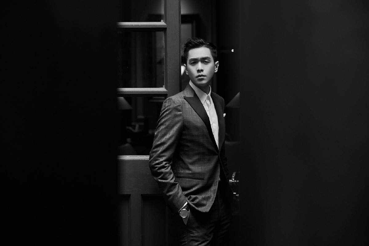 高清中国内地男演员张若昀日内瓦街拍图片图片