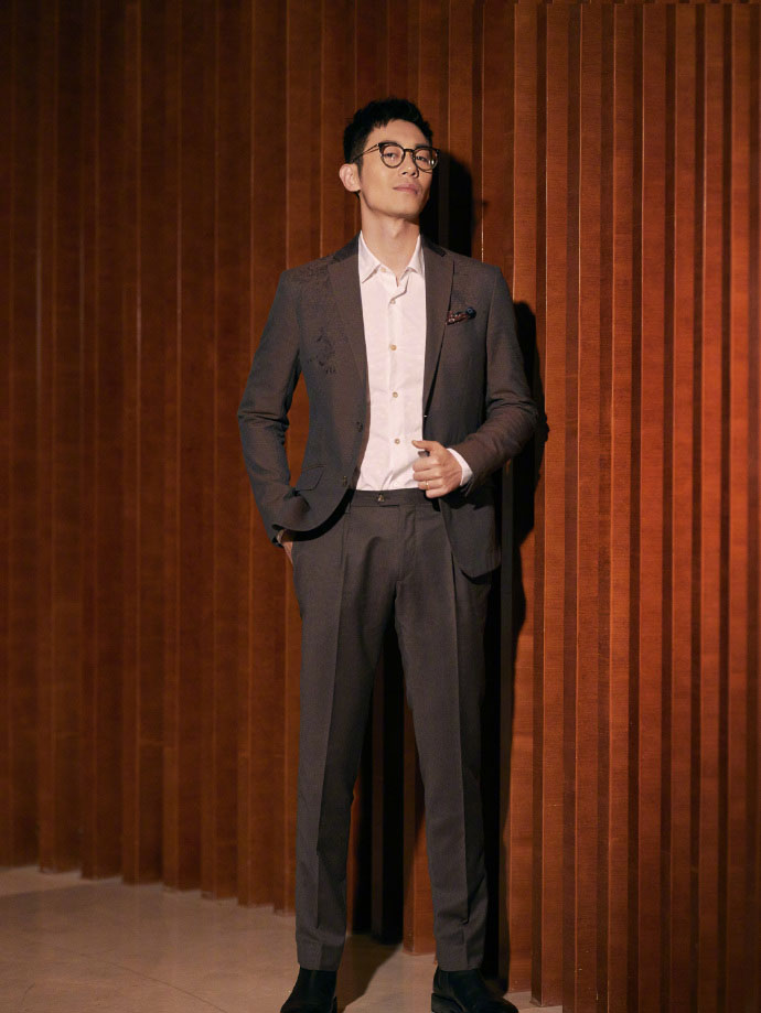 中国大陆江苏省盐城男演员朱亚文微博电影之夜西装图片图片 中国大陆江苏省盐城男演员朱亚文微博电影之夜西装图片图片