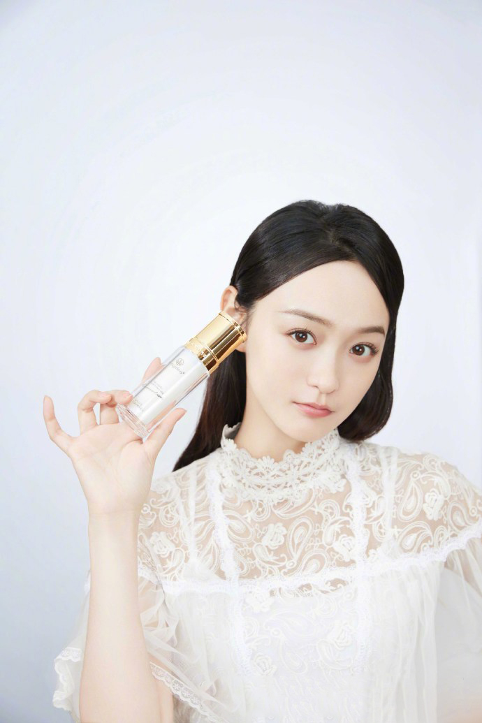 高清中国内地女演员平面模特何泓姗唯美婚纱写真图片图片