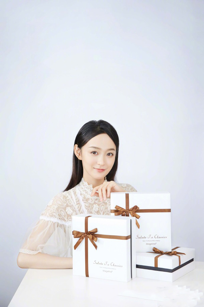 高清中国内地女演员平面模特何泓姗唯美婚纱写真图片图片