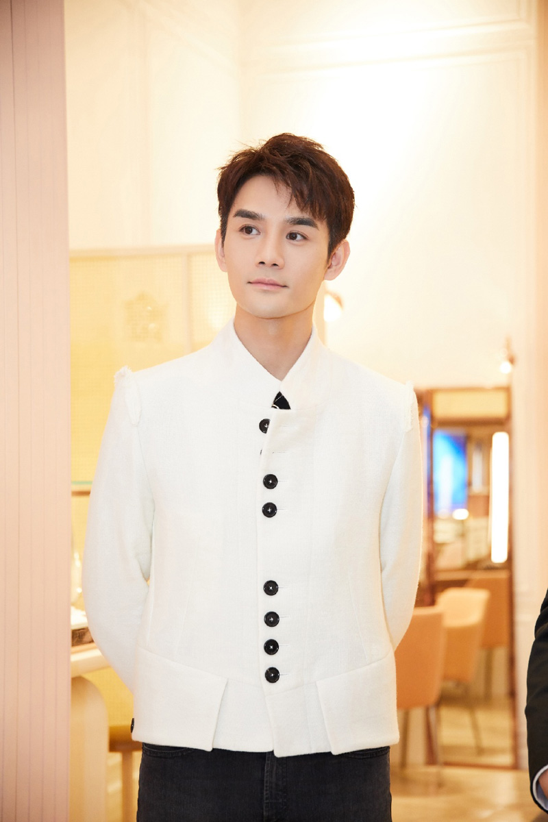 山西男演员王凯儒雅帅气活动照图片图片
